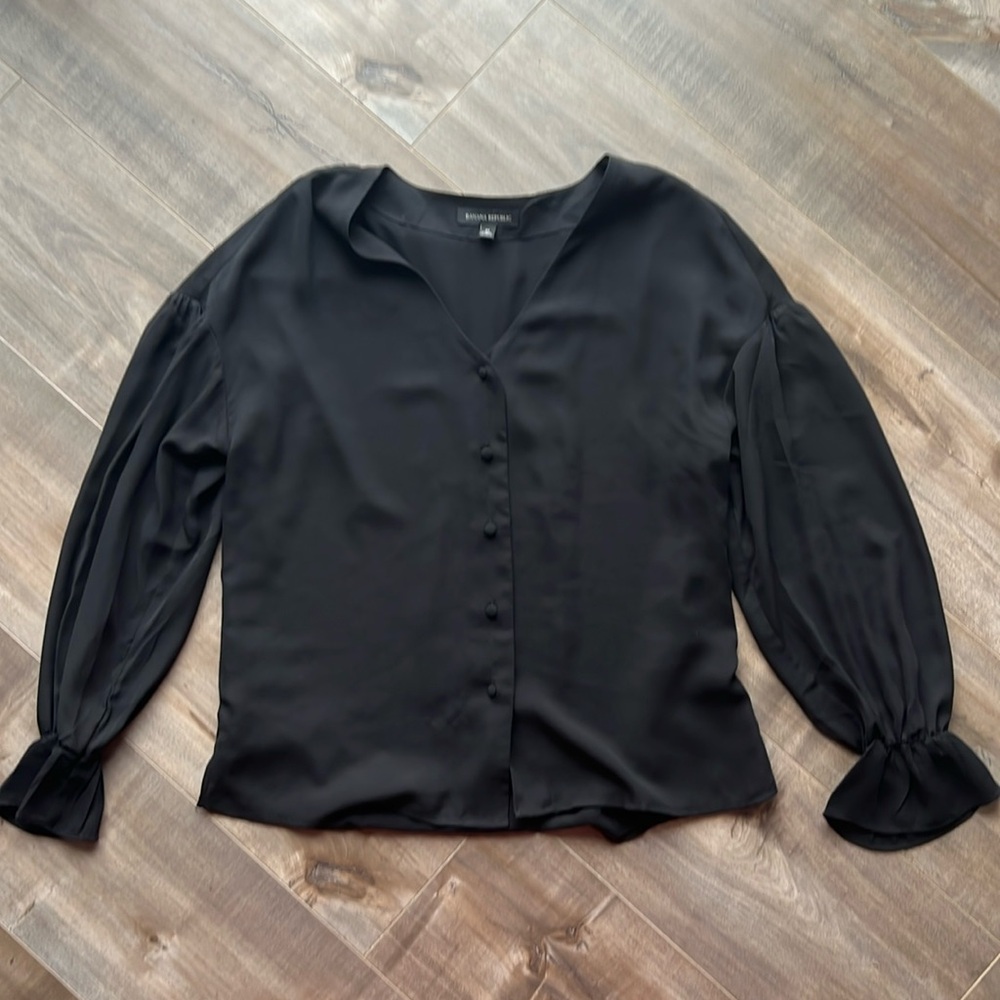 Banana republic, ruffle sleeve button down in black